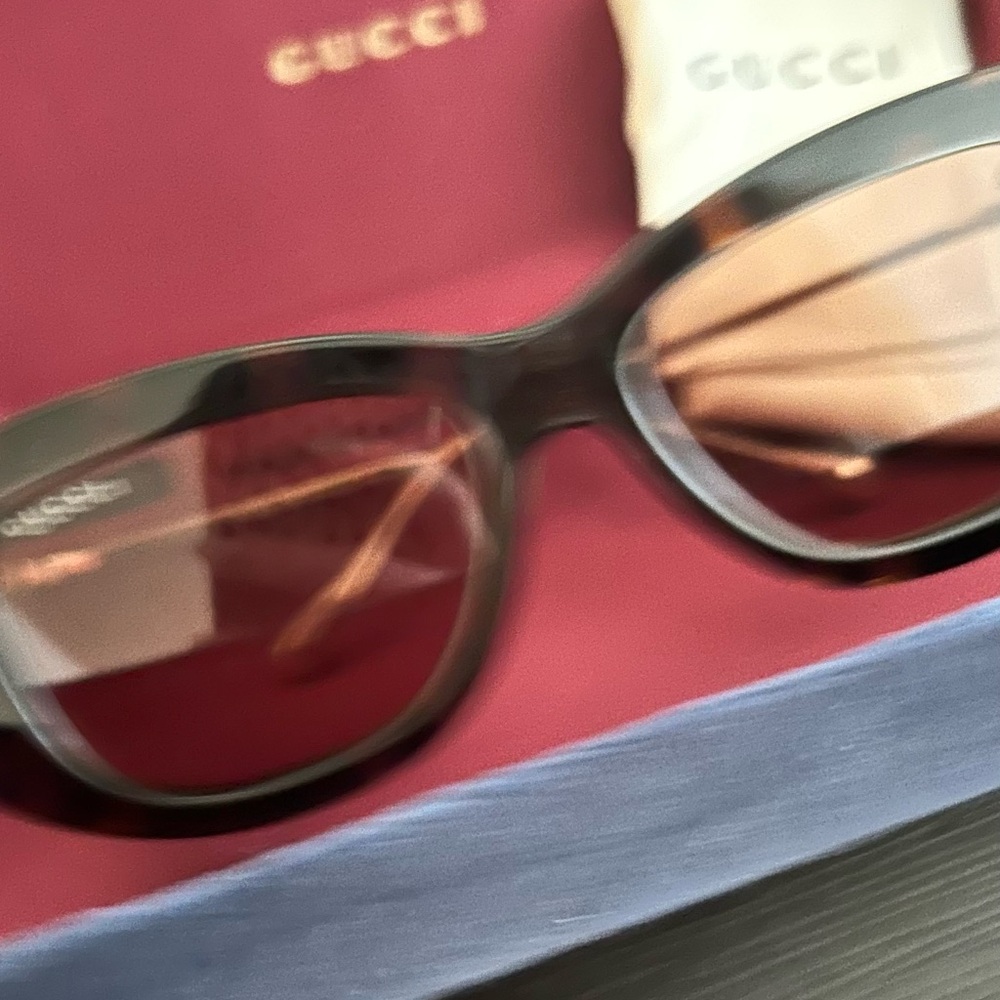 Gucci Women’s Sunglasses with Case - Never Worn, Brand New - Picture 2 of 5